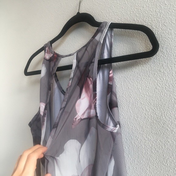 Fabletics Floral Bess Tank Top Mesh Workout Lightweight Gray Cutout Back Small - Picture 9 of 13